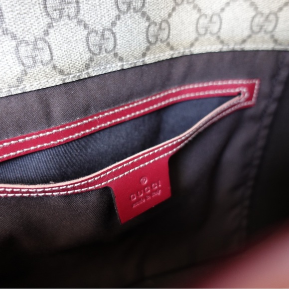 Gucci | Vintage Supreme Messenger Crossbody Flap Bag - Picture 6 of 8